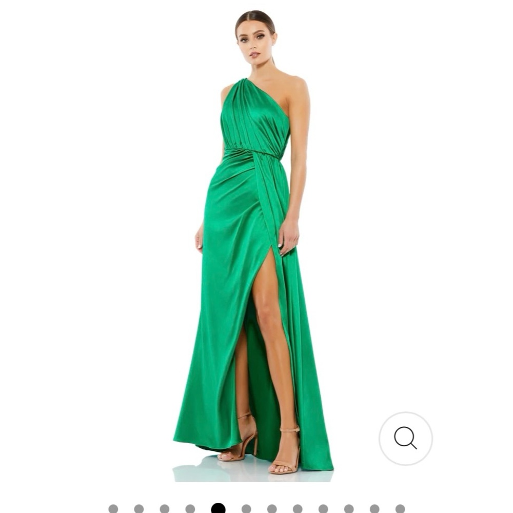 Leena Mac Duggal Green Satin
GATHERED ONE SHOULDER GOWN SZ 6